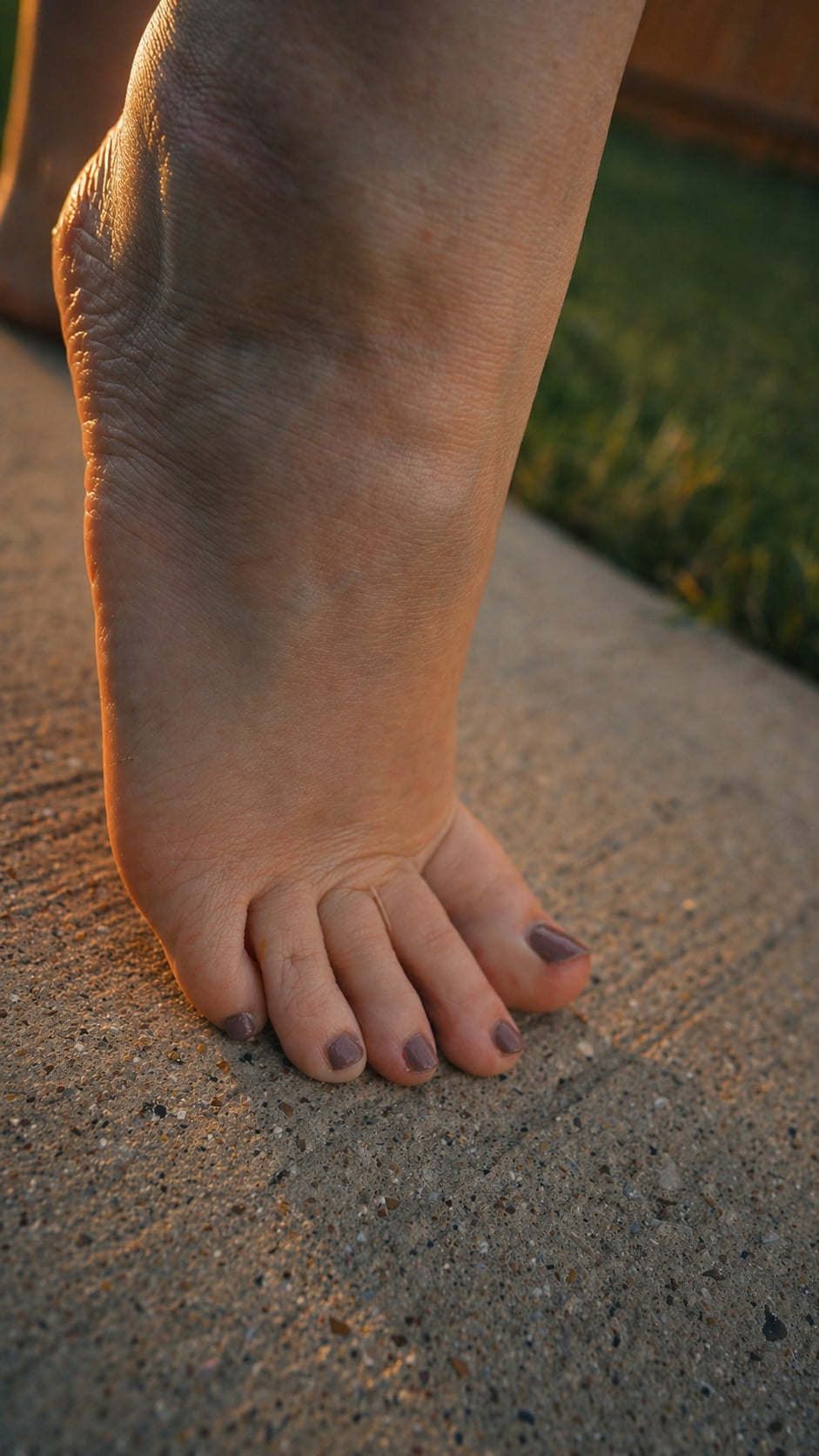 Profile view of feet — Barefoot Bunny, Dallas