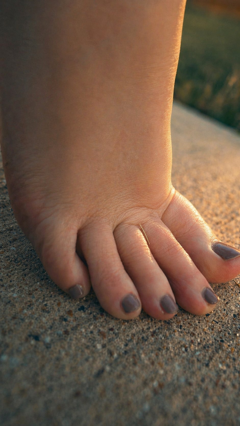 Toe spread detail — Barefoot Bunny, Dallas foot model